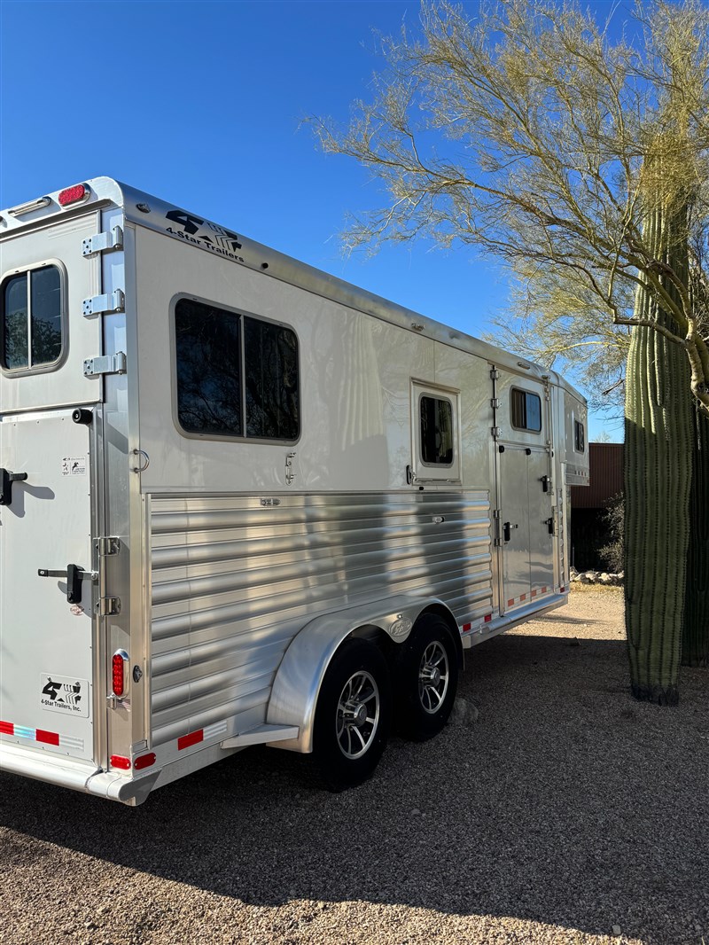 2024 4-star 4-star runabout 2+1 straight load gooseneck
