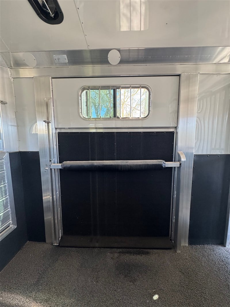 2024 4-star 4-star runabout 2+1 straight load gooseneck
