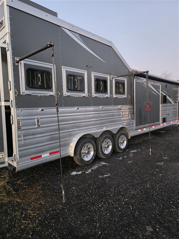 Trailer Photo 13