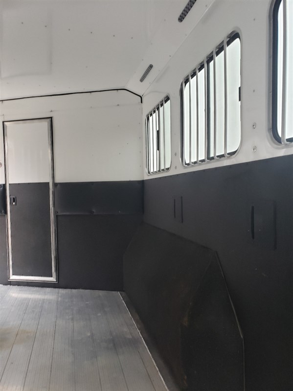 Trailer Photo 16
