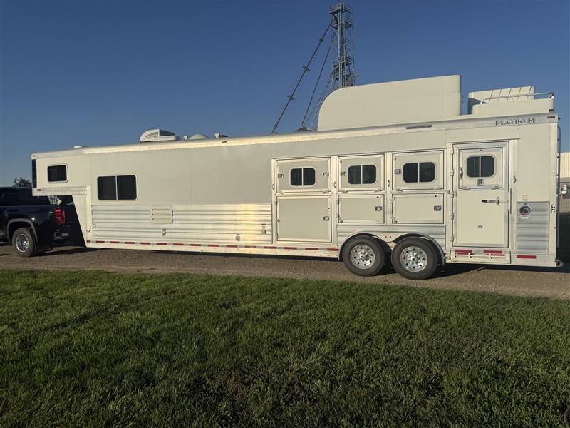 2022&nbsp; Platinum Coach