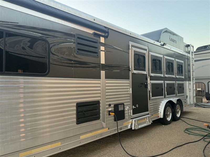 Trailer Photo 2