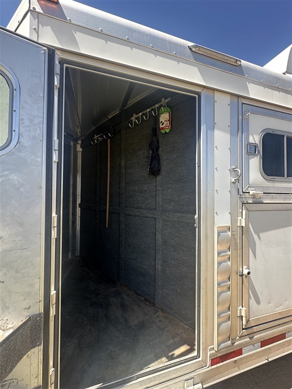 Trailer Photo 8