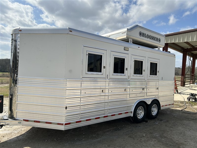 Trailer Photo 2