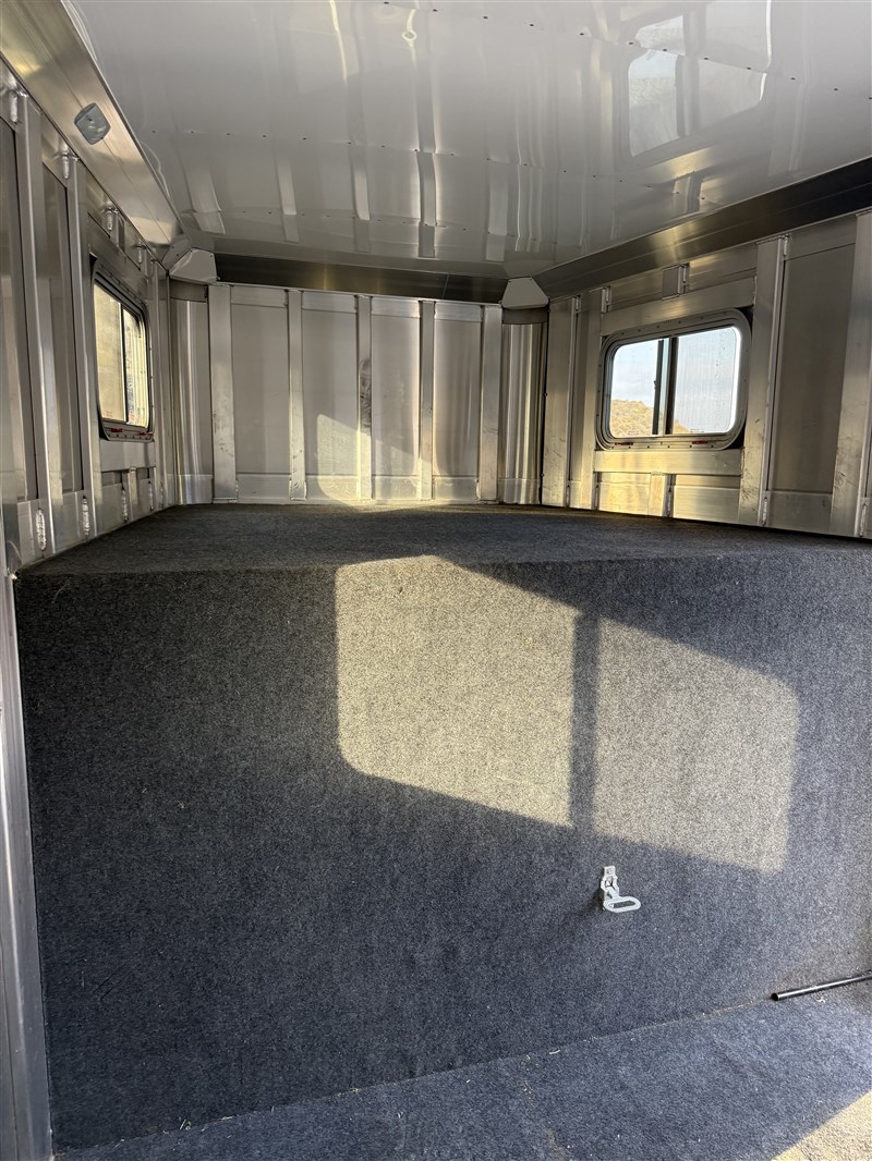 Trailer Photo 19
