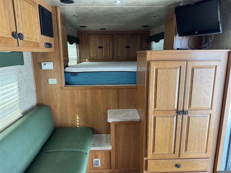 2011 Kiefer Built genesis 8093xl