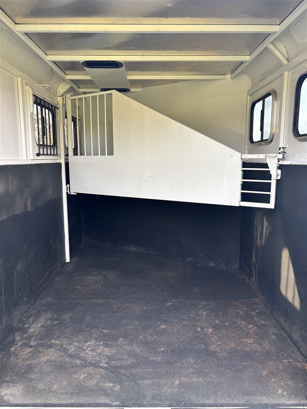 Trailer Photo 11