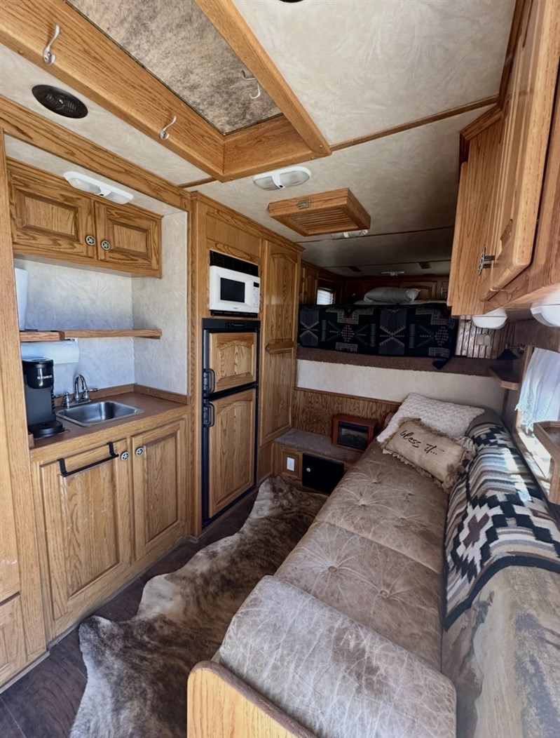 2006 Integrity 5 horse lq