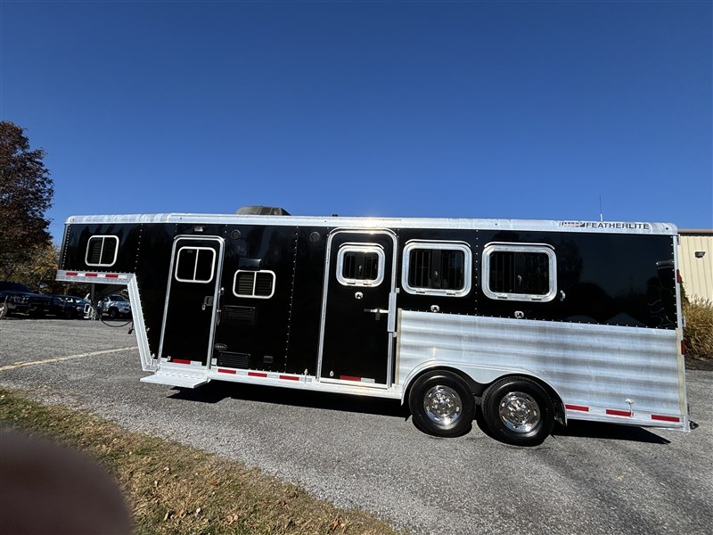 2016 Featherlite 8541-703h-std