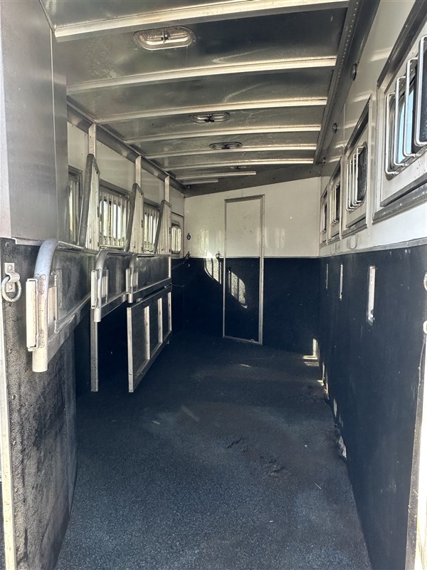 Trailer Photo 15