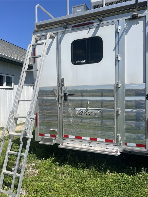 2022 Twister Trailer 5 horse slide/ huge hay loft