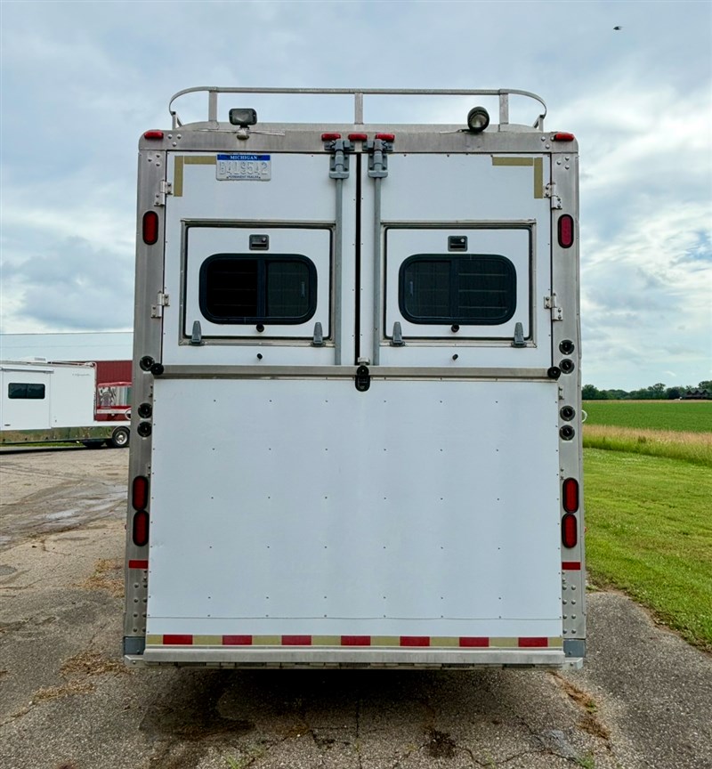 1999 Sundowner horse trailer