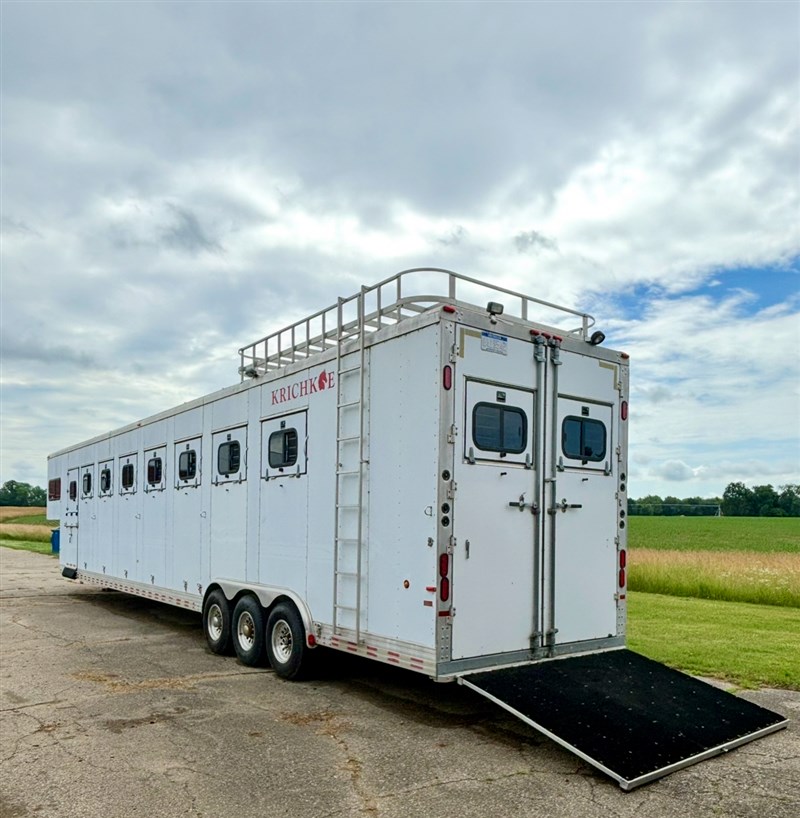 1999 Sundowner horse trailer