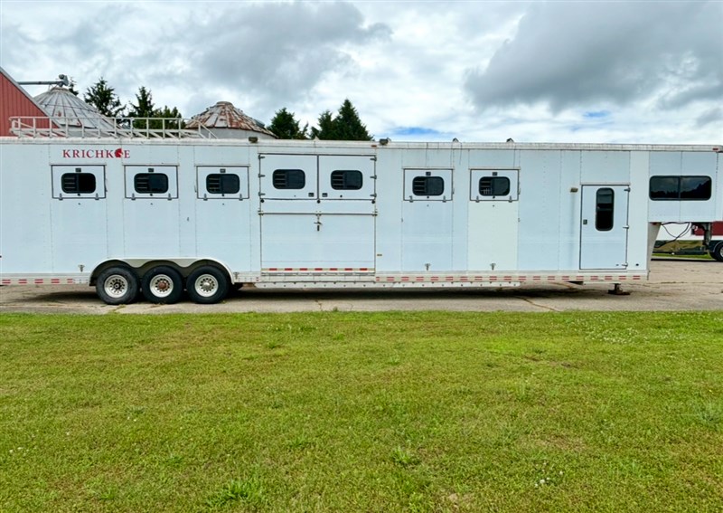1999 Sundowner horse trailer
