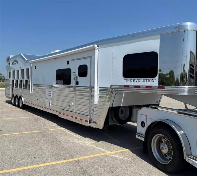 2020 Bloomer 5h 17'6 sw slide out with new diesel generator