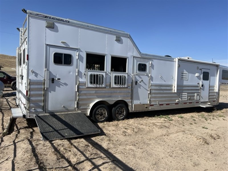 2016 Featherlite 8582