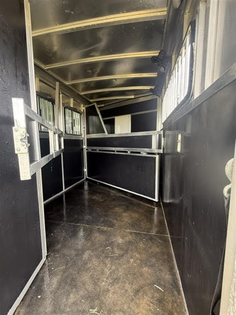 Trailer Photo 19