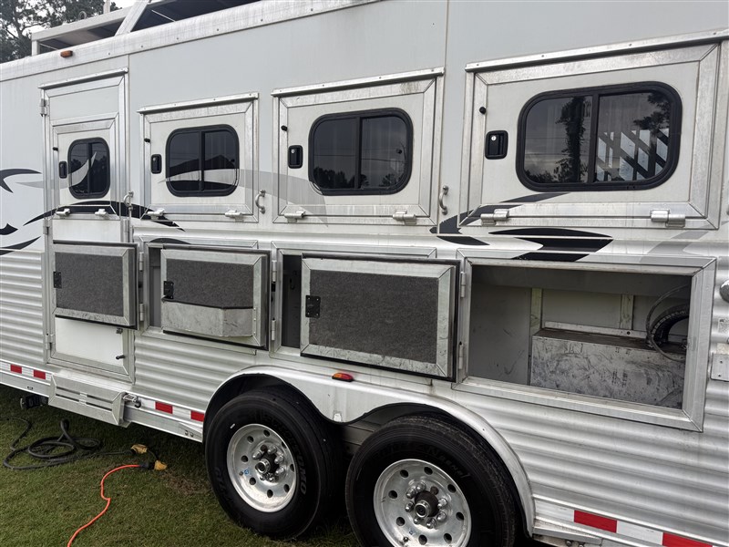2011 Twister Trailer 4 horse outlaw