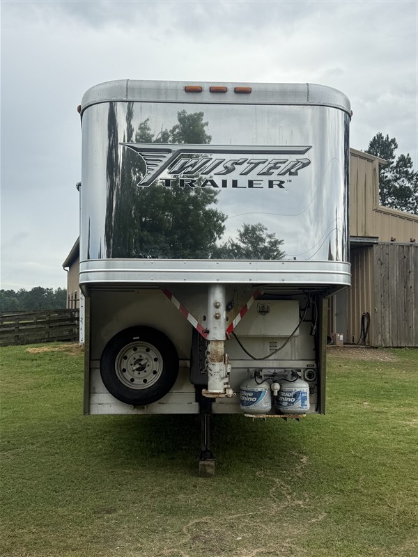 2011 Twister Trailer 4 horse outlaw