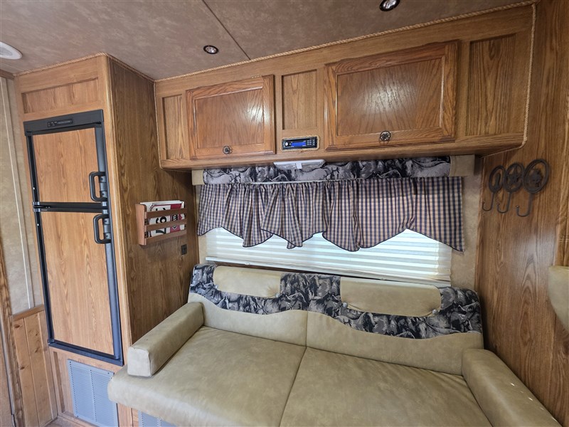 2006 Featherlite 8581