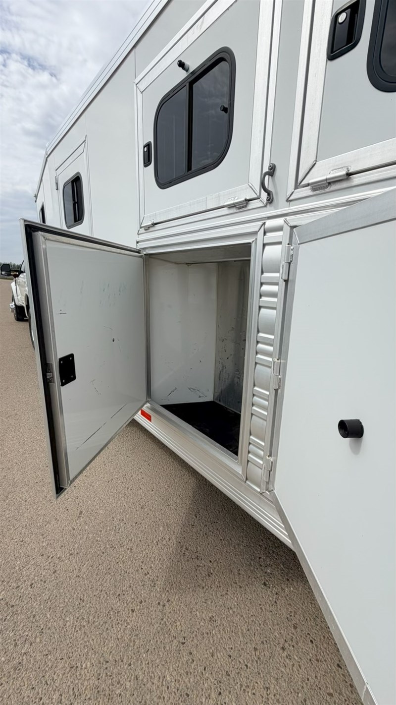 Trailer Photo 13