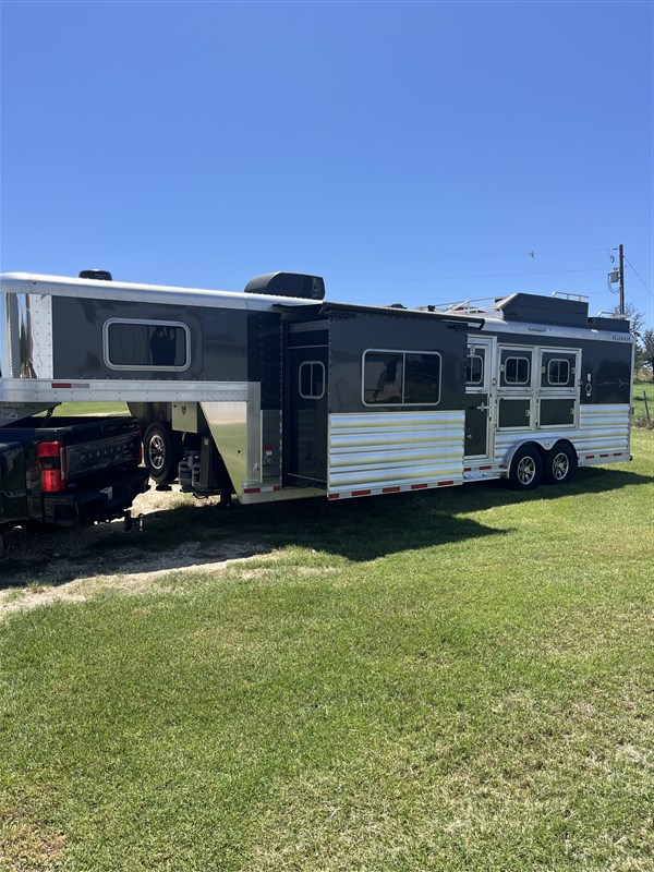 2026 Platinum Coach 3 horse