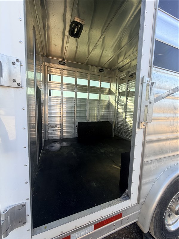 Trailer Photo 7