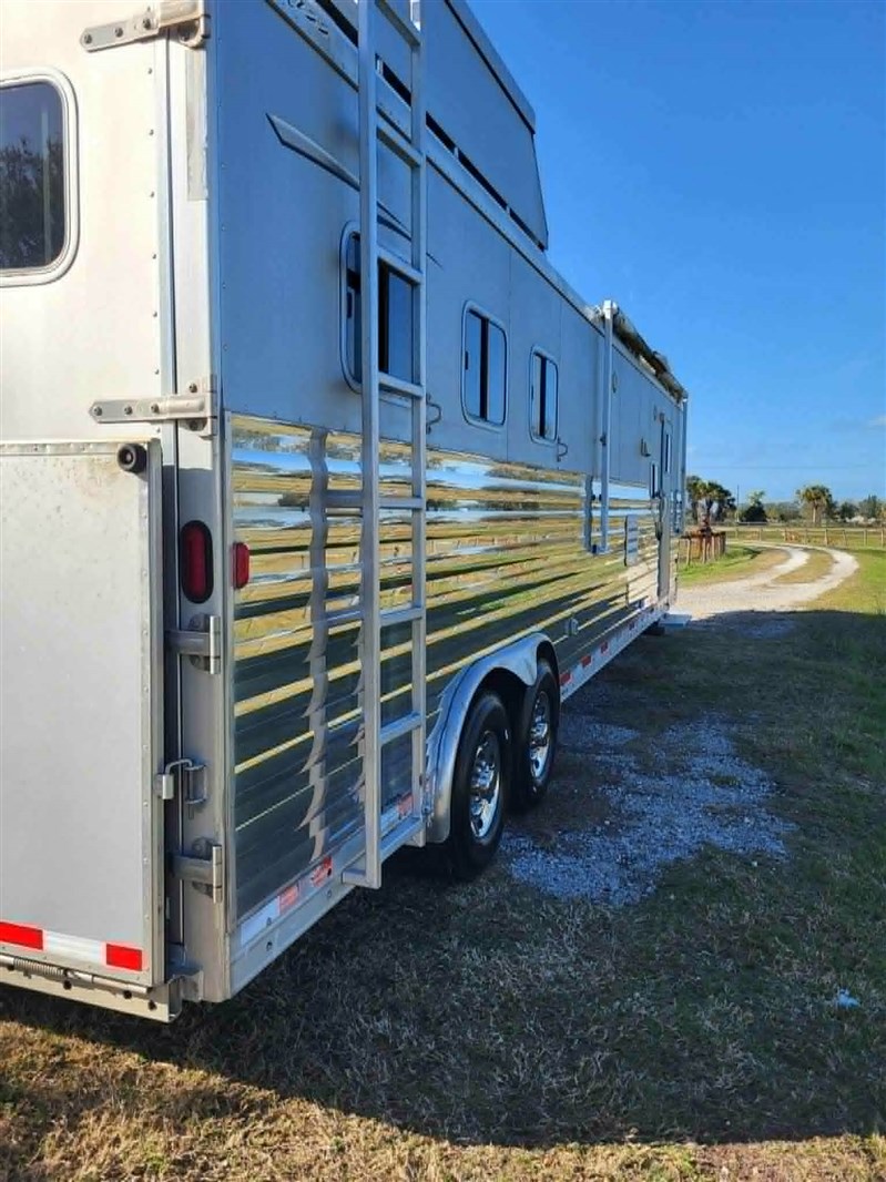 Trailer Photo 9