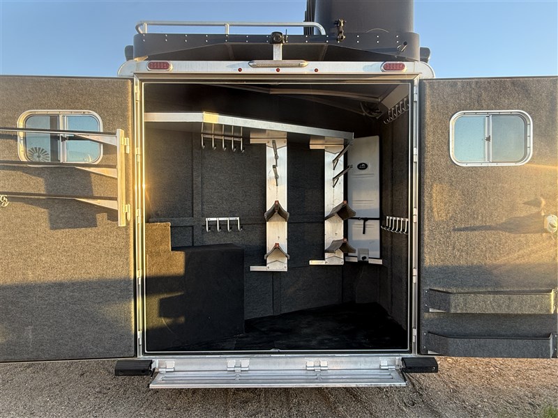 Trailer Photo 2