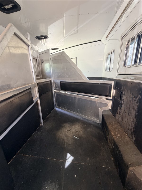 Trailer Photo 10