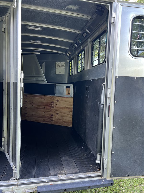 Trailer Photo 13
