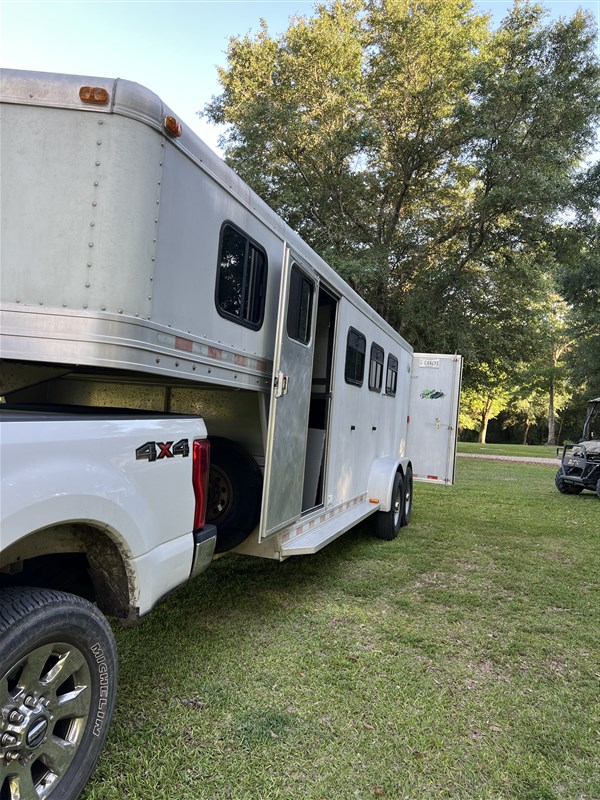 2003 Dream Coach 3 horse weekender