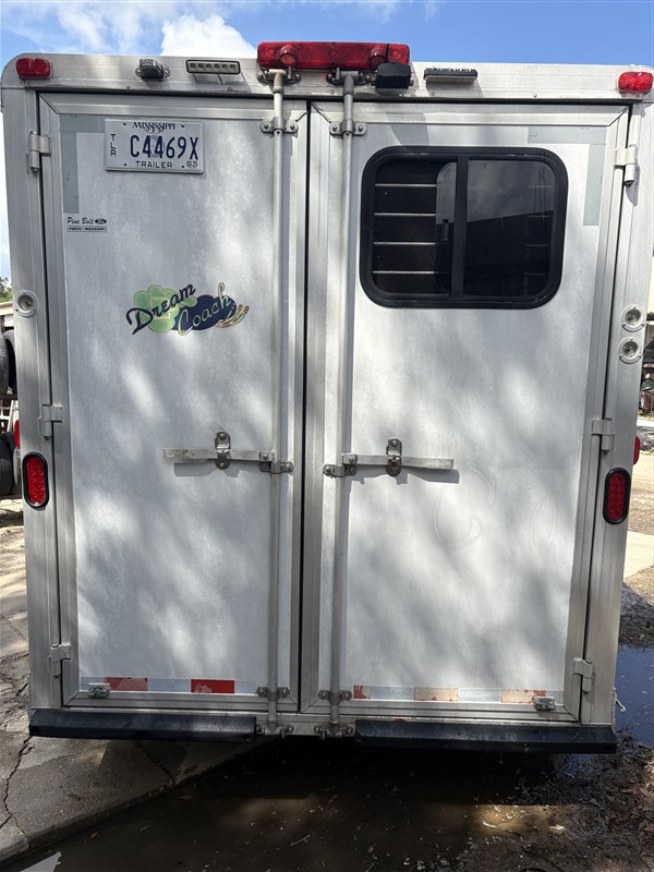 2003 Dream Coach 3 horse weekender