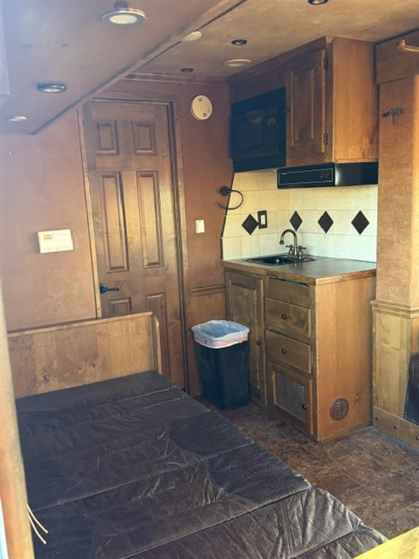 Trailer Photo 19