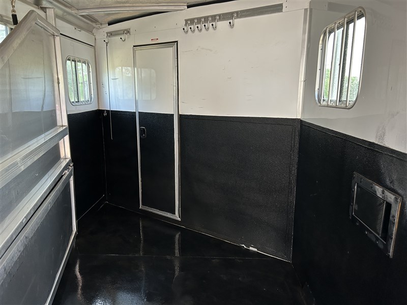 Trailer Photo 16