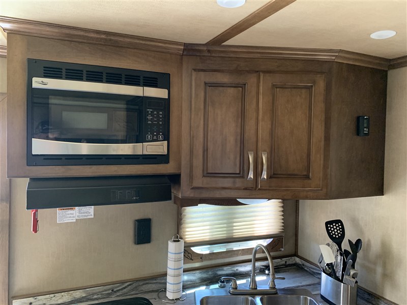 2017 Featherlite 3 horse slant