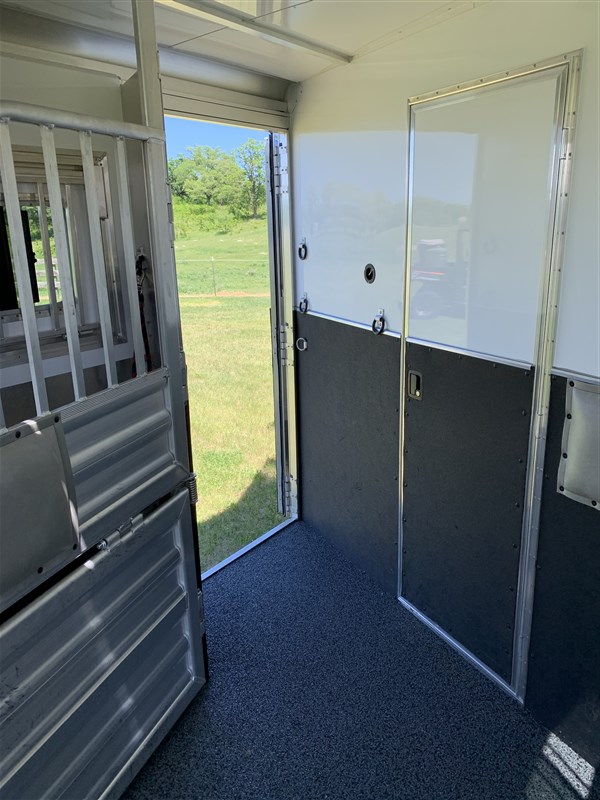 2017 Featherlite 3 horse slant