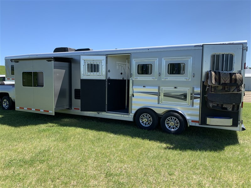 2017 Featherlite 3 horse slant