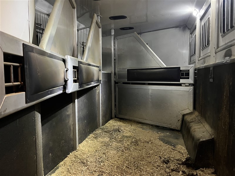 Trailer Photo 19