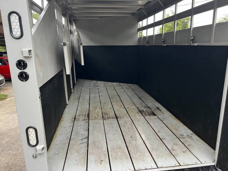 Trailer Photo 8