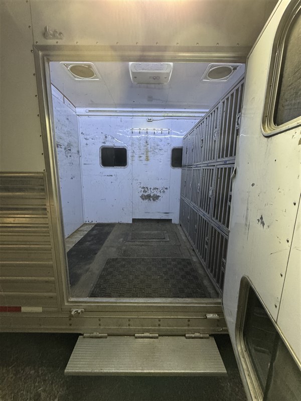 Trailer Photo 8