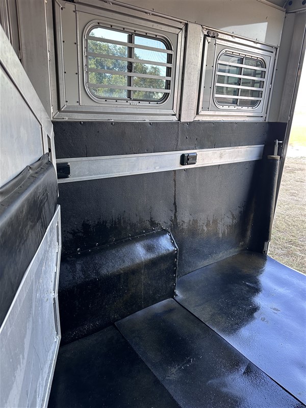 Trailer Photo 25