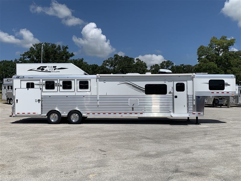 Trailer Photo 2