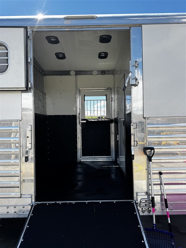 Trailer Photo 14