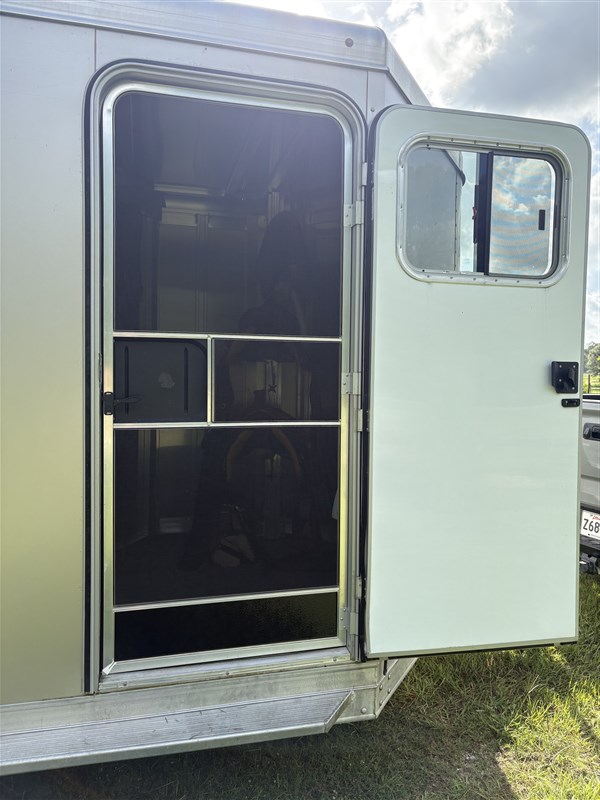 Trailer Photo 16