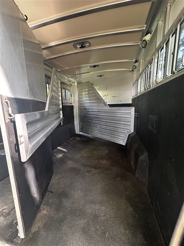 Trailer Photo 19
