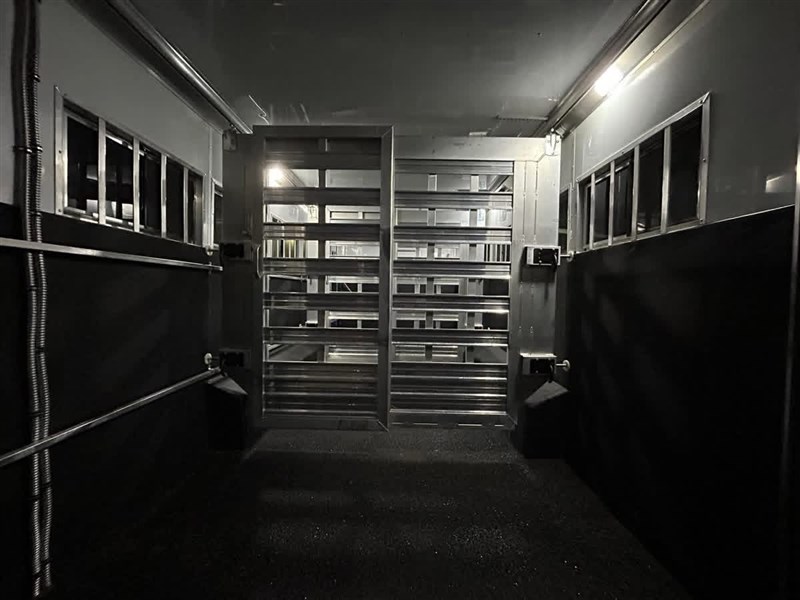 Trailer Photo 17