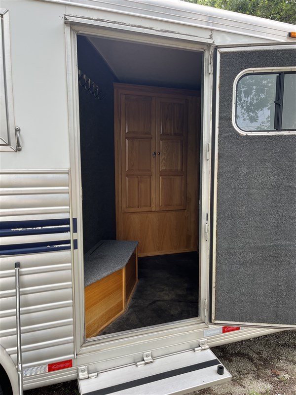 Trailer Photo 12