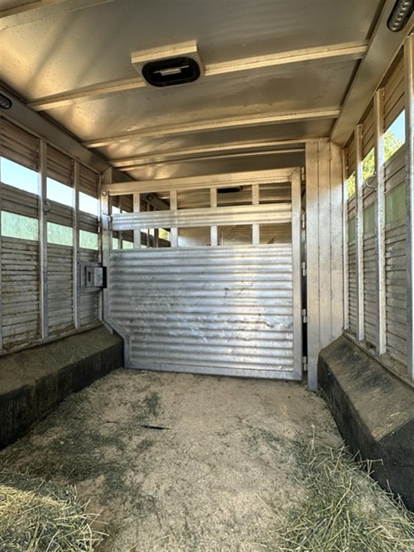 Trailer Photo 13