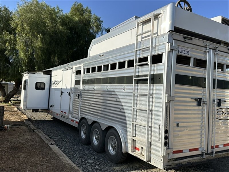 Trailer Photo 8